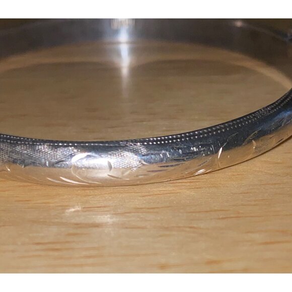 Vintage 925 Sterling Silver Engraved Bangle Bracelet With Safety Chain - Picture 2 of 10